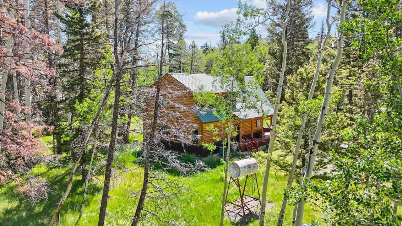 Cabin retreat in Mountains with Hiking, Hunting, and Fishing