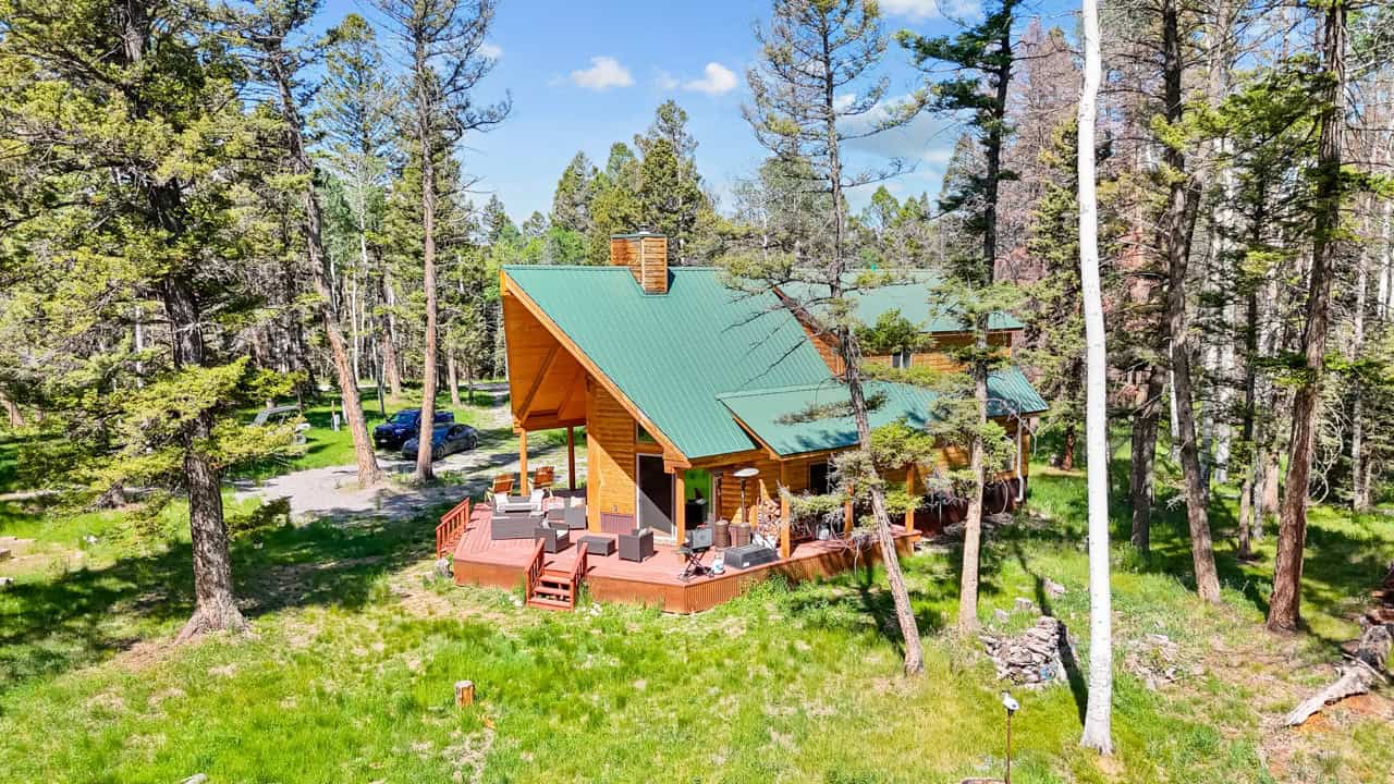 Cabin retreat in Mountains with Hiking, Hunting, and Fishing