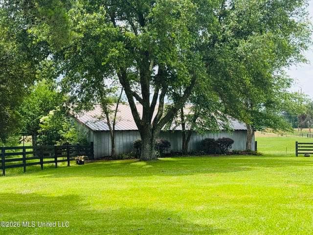Gillsburg MS Farmhouse Estate on 72 Acres