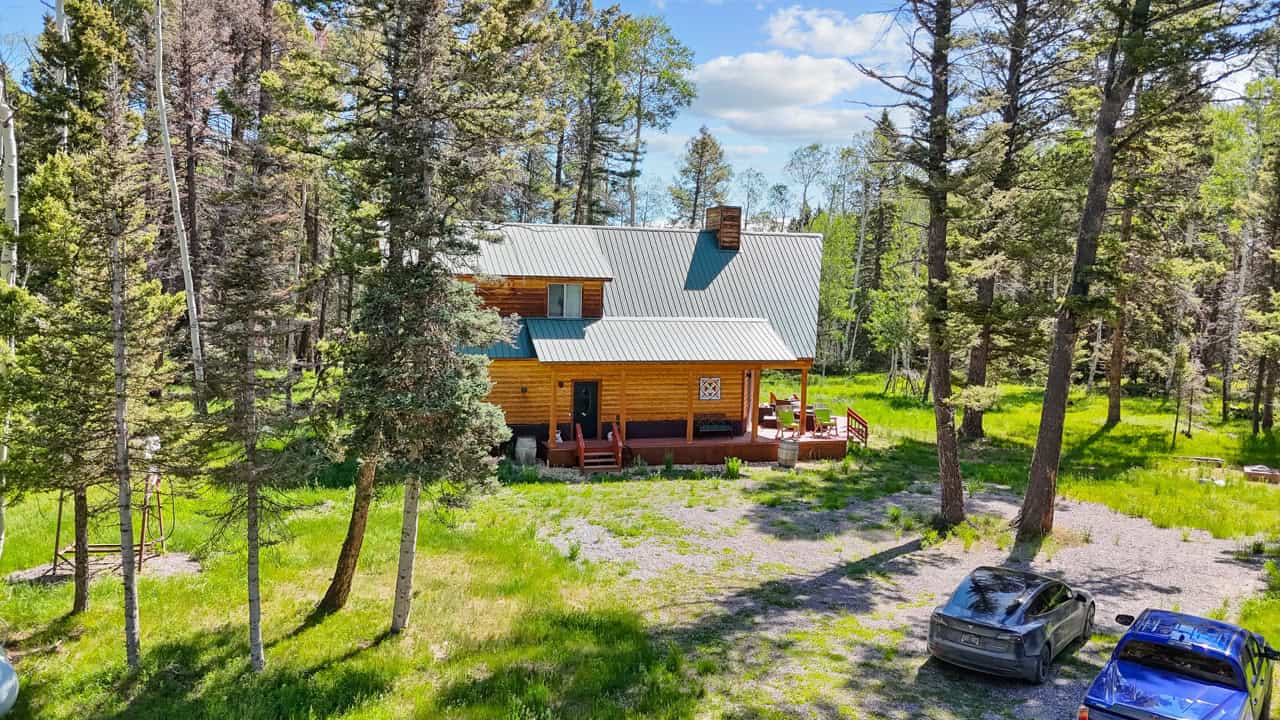 Cabin retreat in Mountains with Hiking, Hunting, and Fishing