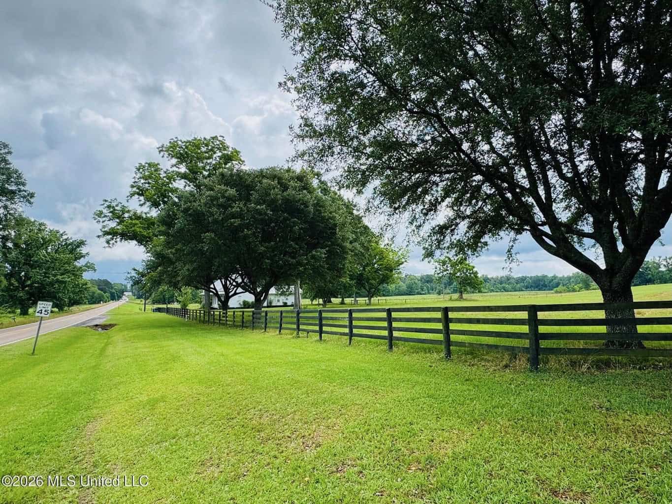 Gillsburg MS Farmhouse Estate on 99 Acres