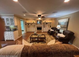Gillsburg MS Farmhouse Estate on 99 Acres