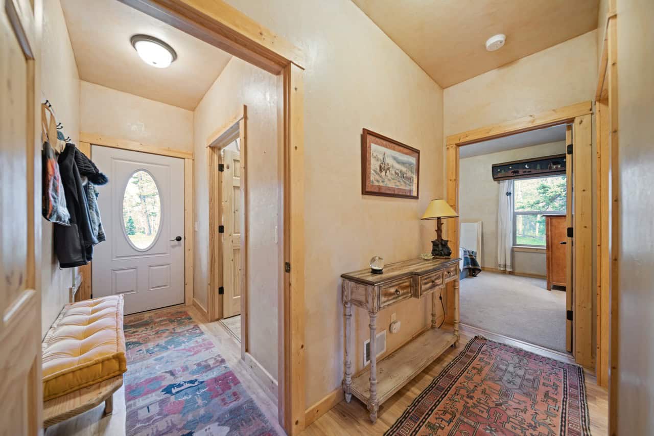 Cabin retreat in Mountains with Hiking, Hunting, and Fishing