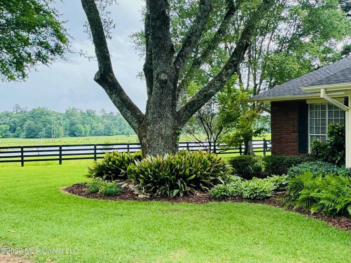 Gillsburg MS Farmhouse Estate on 99 Acres