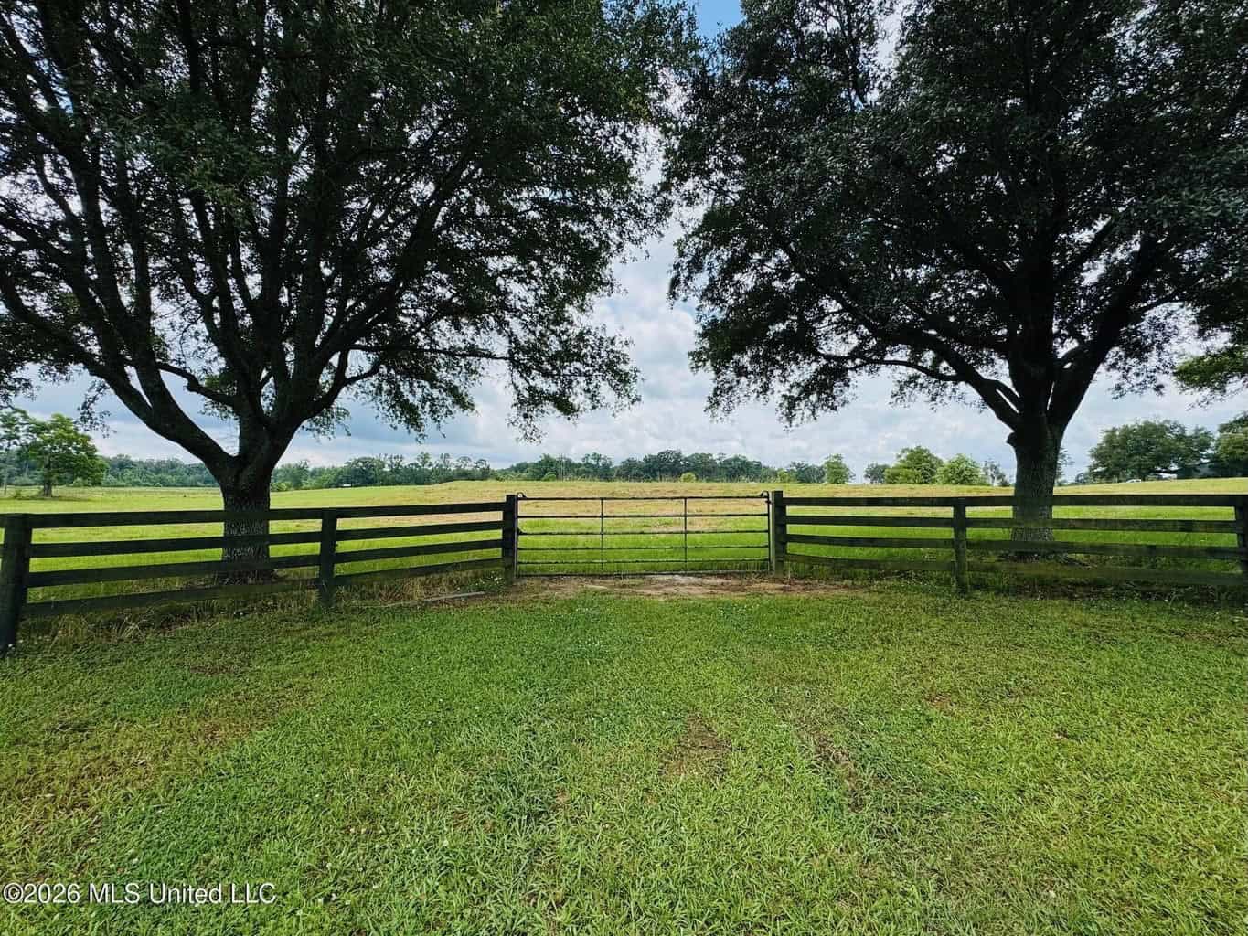 Gillsburg MS Farmhouse Estate on 99 Acres