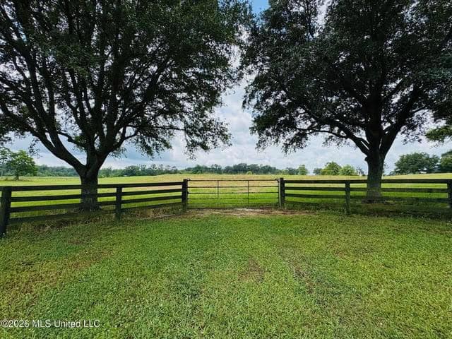 Gillsburg MS Farmhouse Estate on 72 Acres