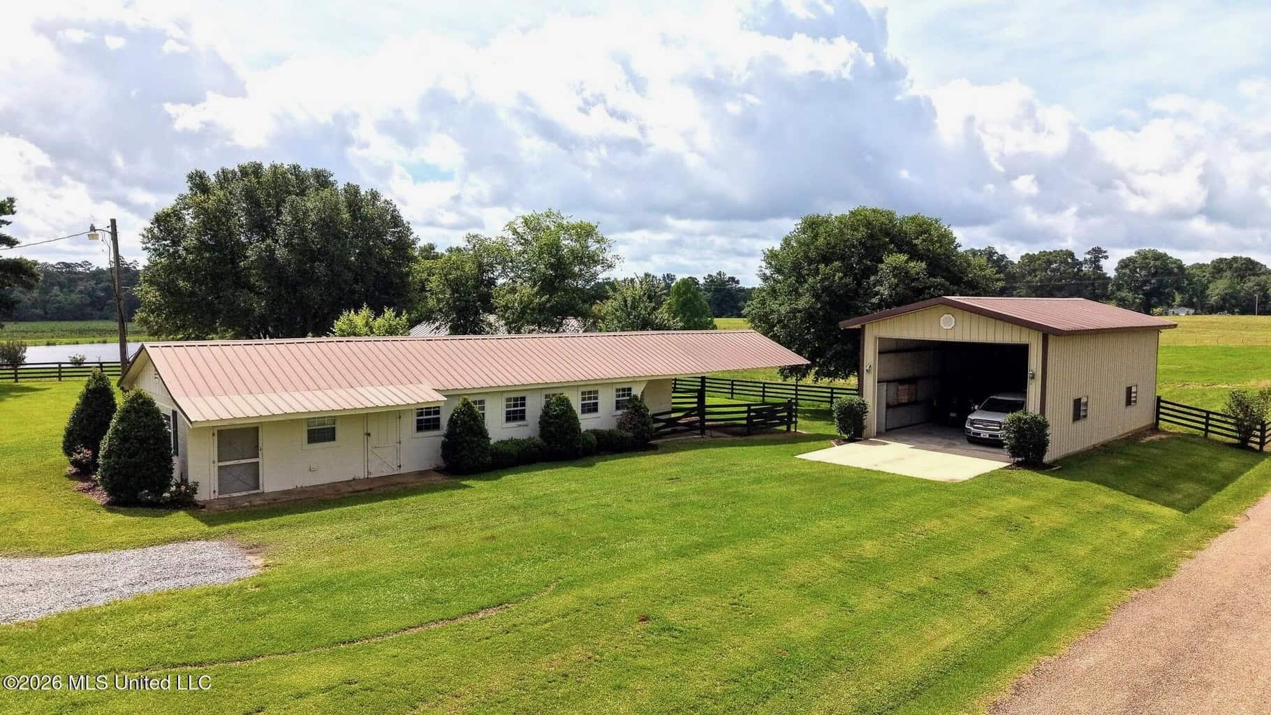 Gillsburg MS Farmhouse Estate on 99 Acres