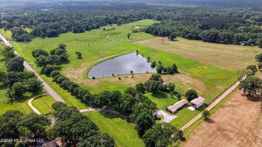 Gillsburg MS Farmhouse Estate on 72 Acres