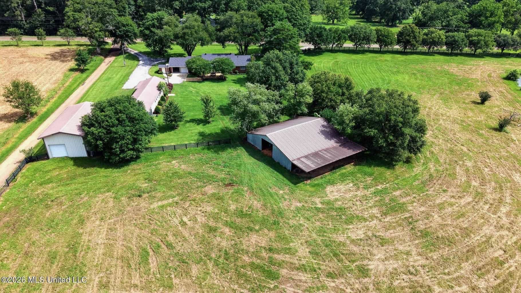 Gillsburg MS Farmhouse Estate on 99 Acres