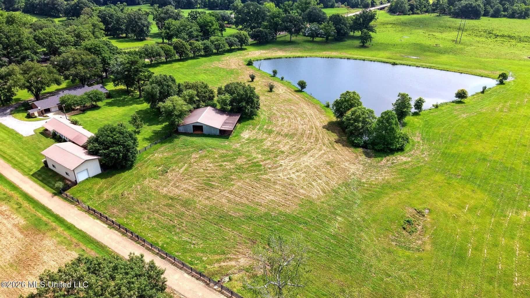 Gillsburg MS Farmhouse Estate on 99 Acres