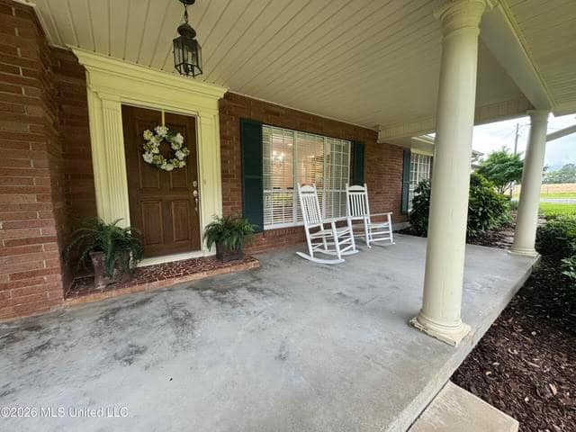 Gillsburg MS Farmhouse Estate on 72 Acres