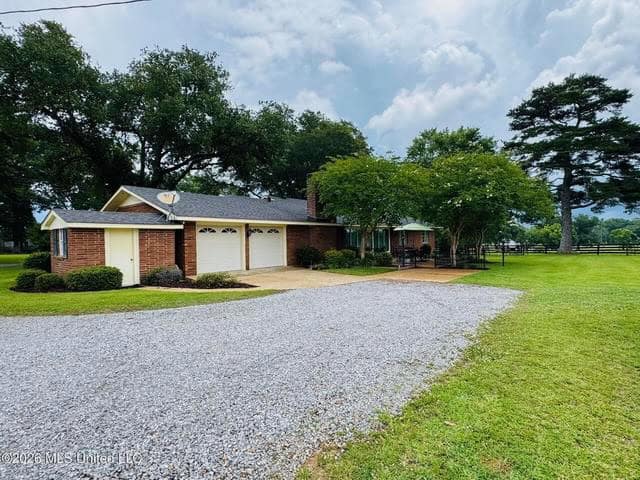 Gillsburg MS Farmhouse Estate on 72 Acres