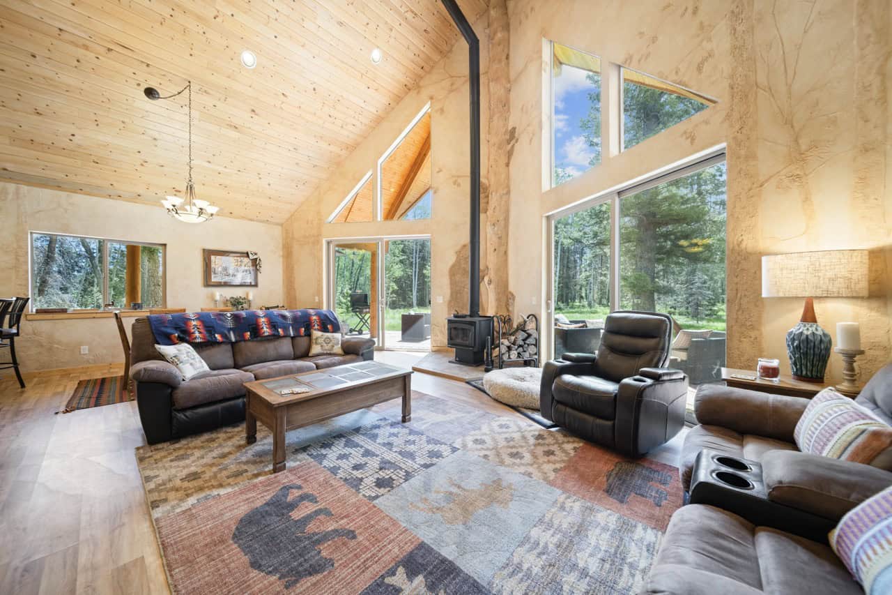 Cabin retreat in Mountains with Hiking, Hunting, and Fishing