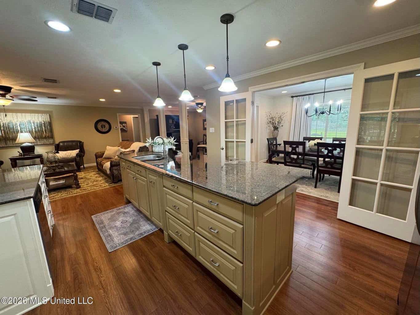 Gillsburg MS Farmhouse Estate on 99 Acres