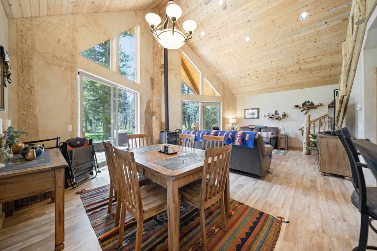 Cabin retreat in Mountains with Hiking, Hunting, and Fishing
