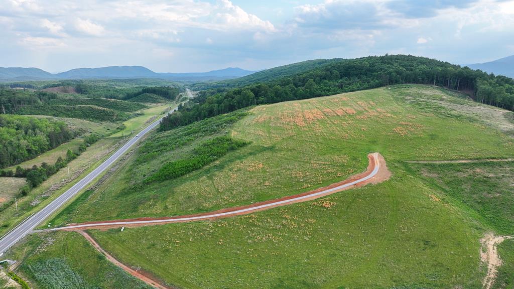 Big Hill: A Hunter’s Paradise with Mountain Views