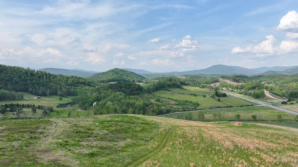 Big Hill: A Hunter’s Paradise with Mountain Views