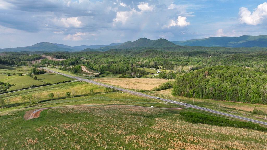 Big Hill: A Hunter’s Paradise with Mountain Views