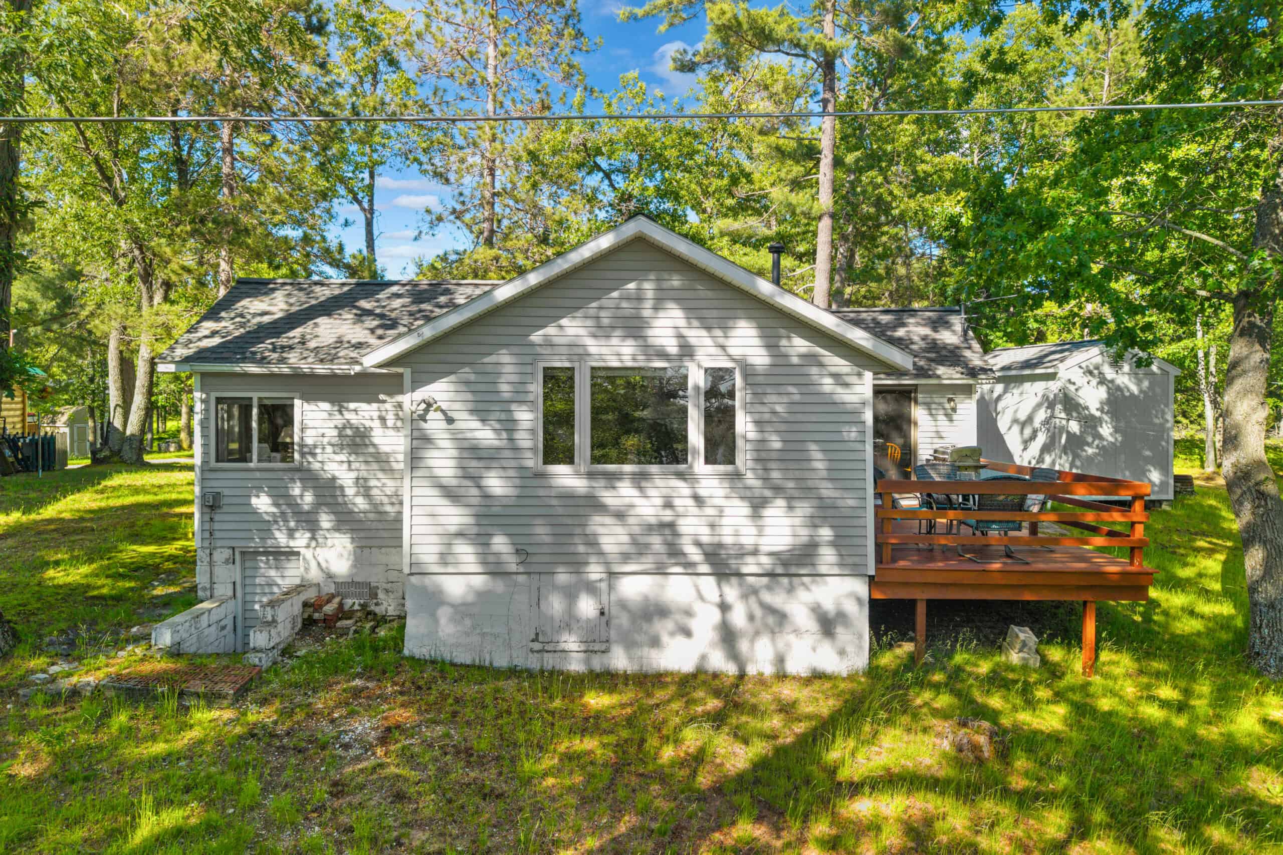Classic Canada Creek Ranch Log Cabin with Lake Geneva Views