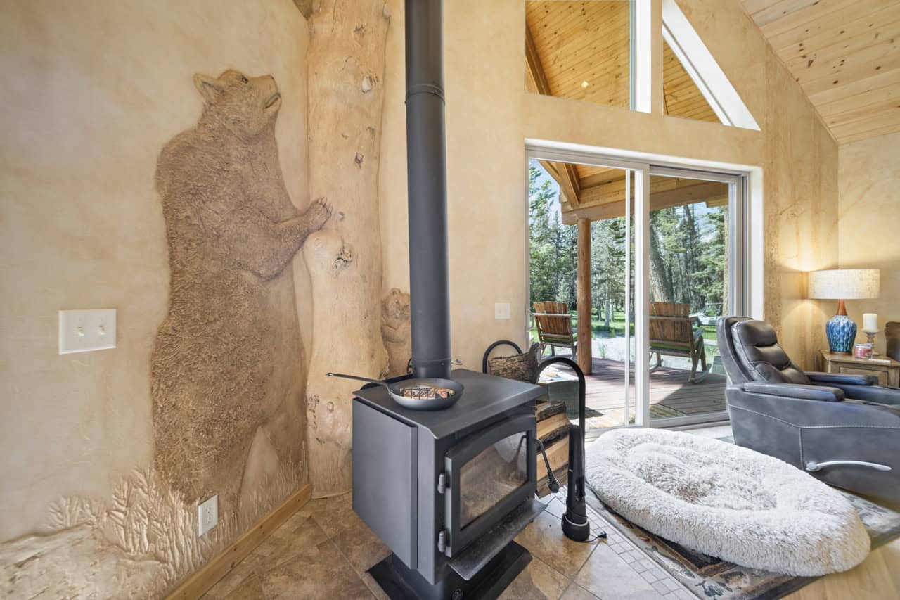 Cabin retreat in Mountains with Hiking, Hunting, and Fishing