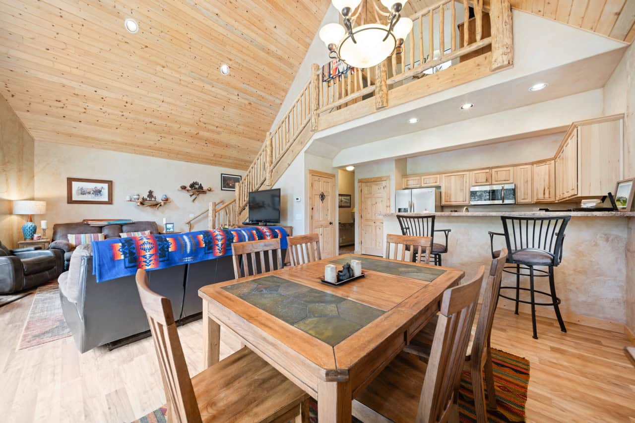 Cabin retreat in Mountains with Hiking, Hunting, and Fishing