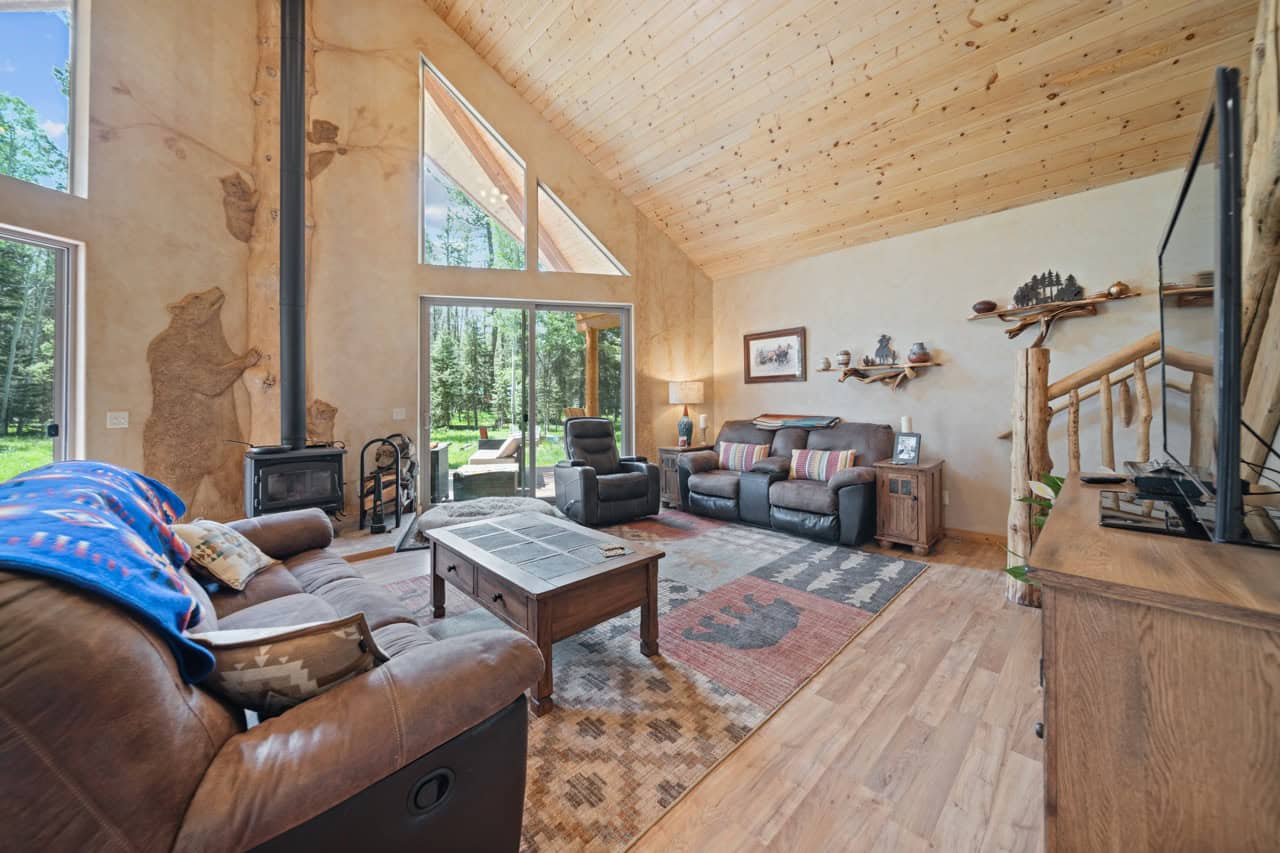 Cabin retreat in Mountains with Hiking, Hunting, and Fishing