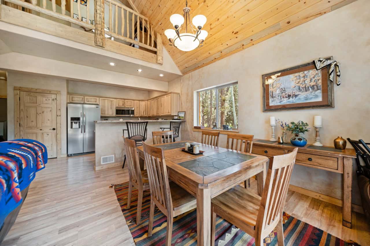 Cabin retreat in Mountains with Hiking, Hunting, and Fishing