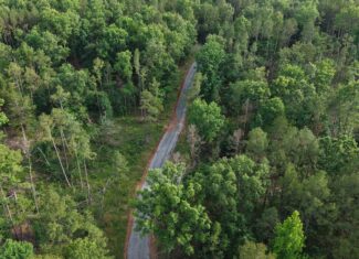 BUILDING AND HUNTING FOR SALE IN NORTH CENTRAL ARKANSAS