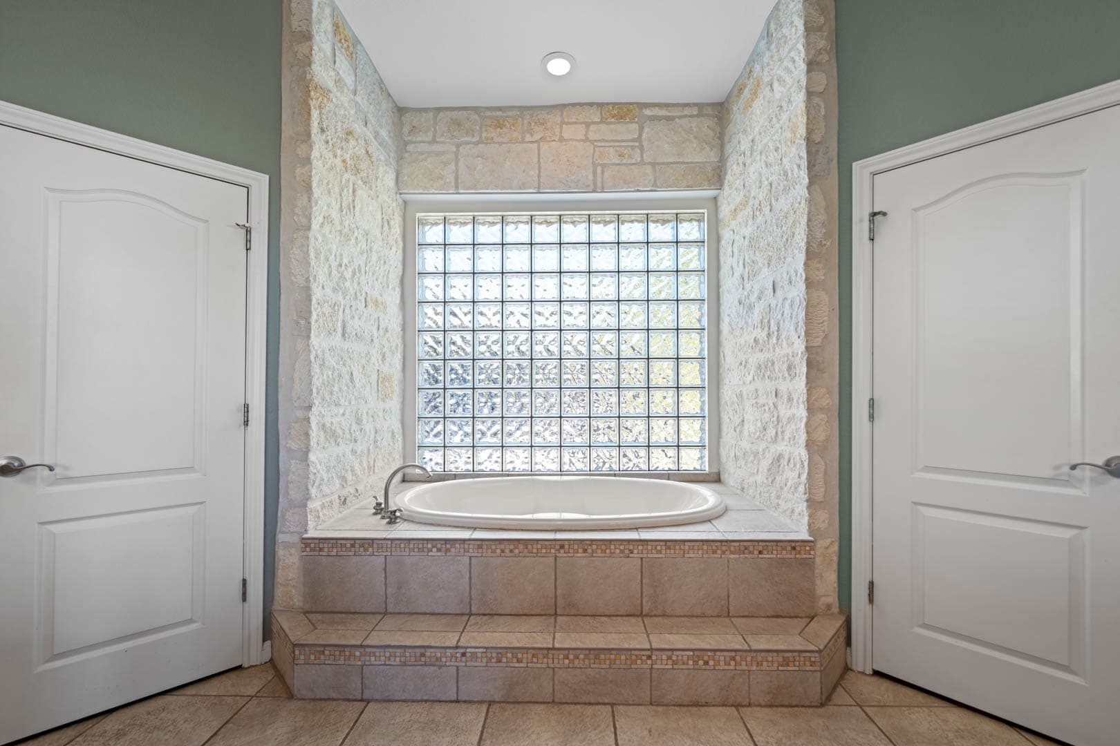 Luxury Hill Country Home with Acreage to Hunt