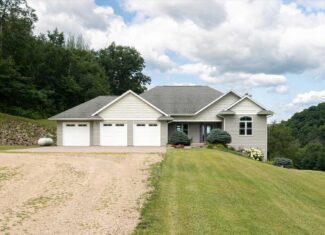 Luxury Vernon County Estate on 141 Acres with Organic Farmland, Views & Hunting