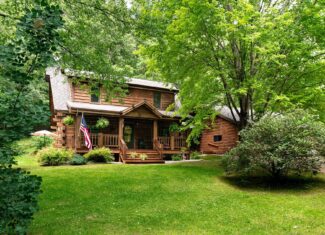 13.9 Wooded Acres, Log Home, SW Wisconsin Driftless Region For Sale