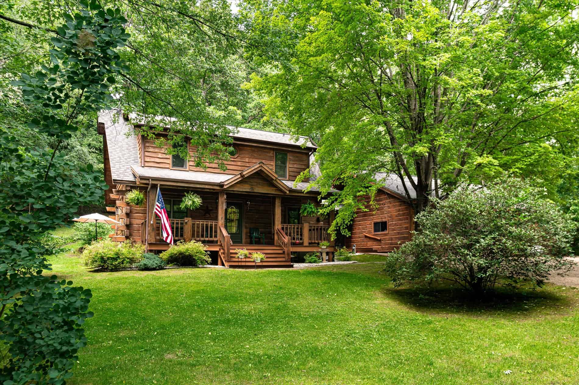 13.9 Wooded Acres, Log Home, SW Wisconsin Driftless Region For Sale