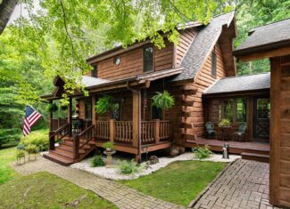 13.9 Wooded Acres, Log Home, SW Wisconsin Driftless Region For Sale