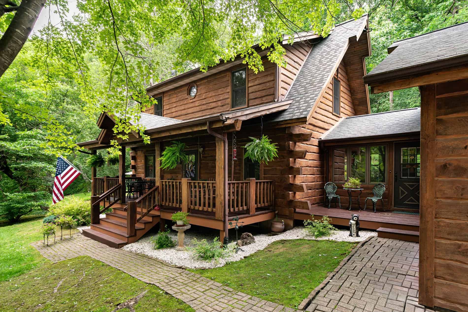 13.9 Wooded Acres, Log Home, SW Wisconsin Driftless Region For Sale
