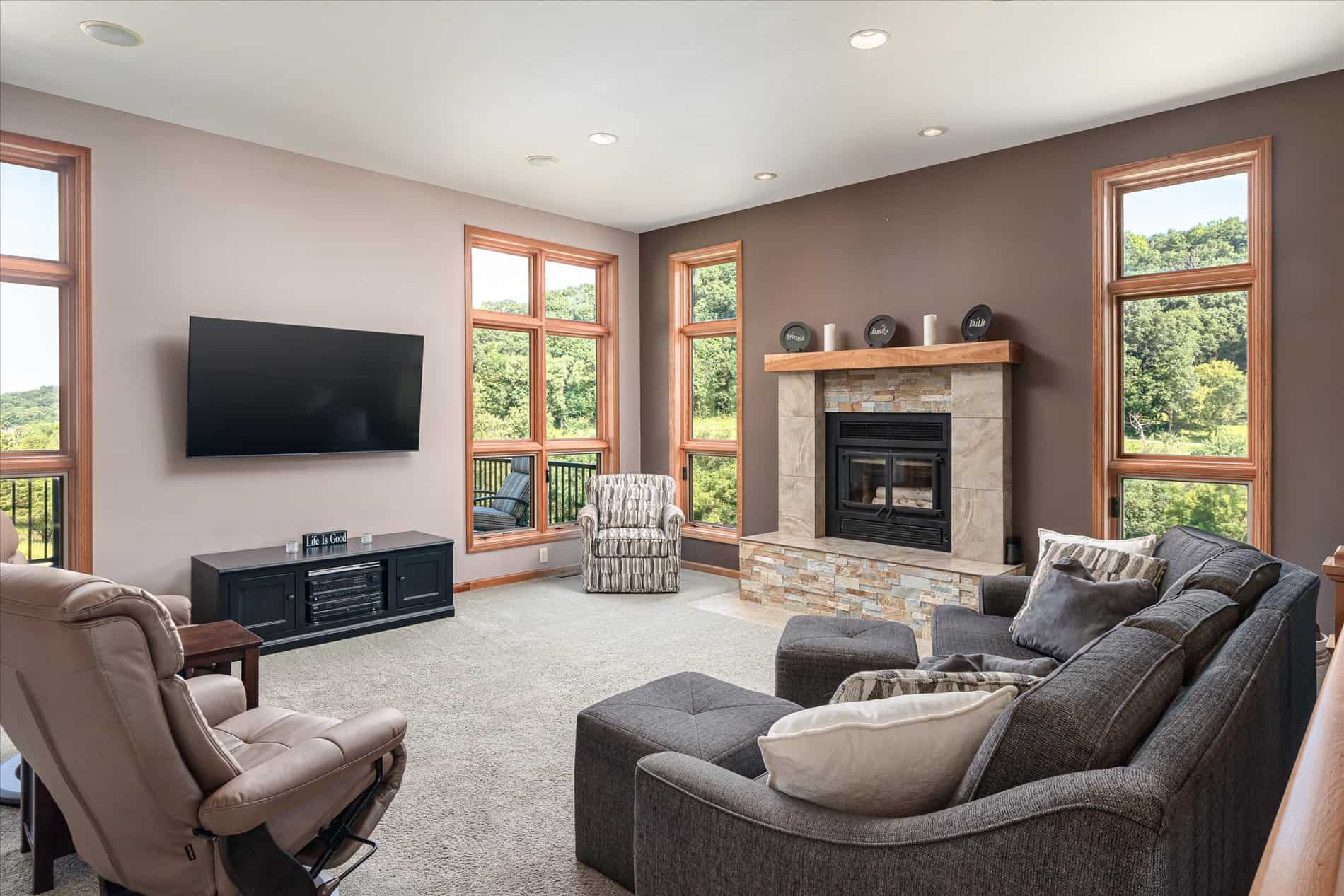 Luxury Vernon County Estate on 141 Acres with Organic Farmland, Views & Hunting