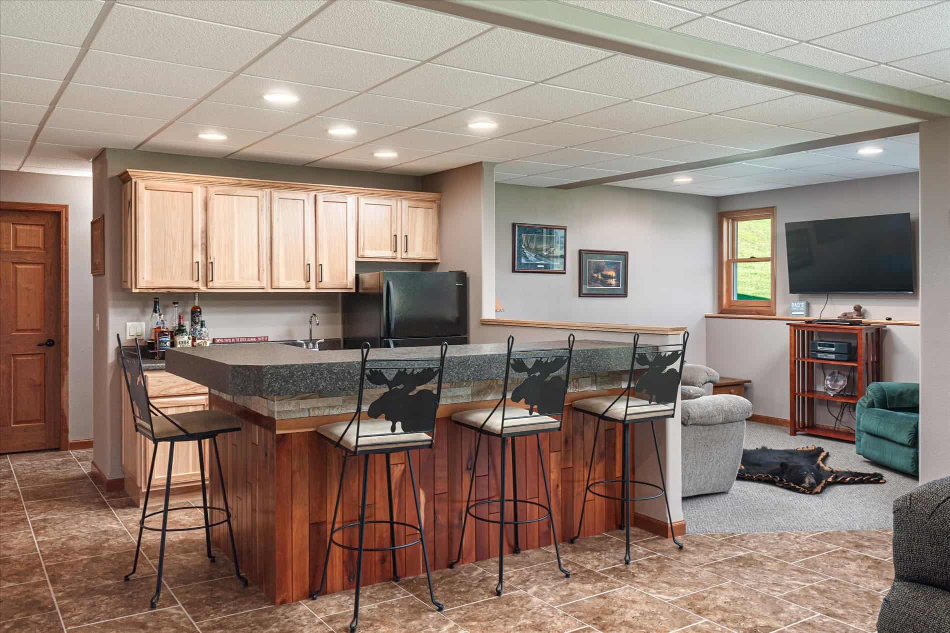 Luxury Vernon County Estate on 141 Acres with Organic Farmland, Views & Hunting