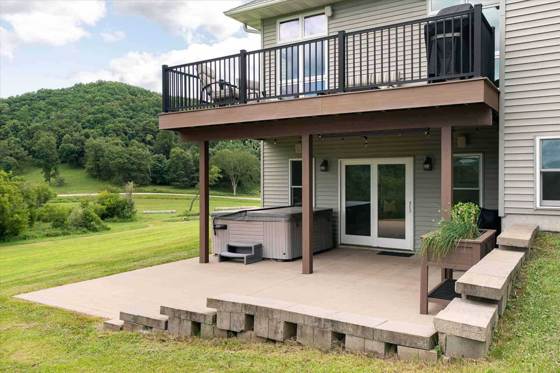 Luxury Vernon County Estate on 141 Acres with Organic Farmland, Views & Hunting