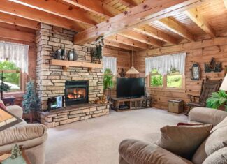13.9 Wooded Acres, Log Home, SW Wisconsin Driftless Region For Sale