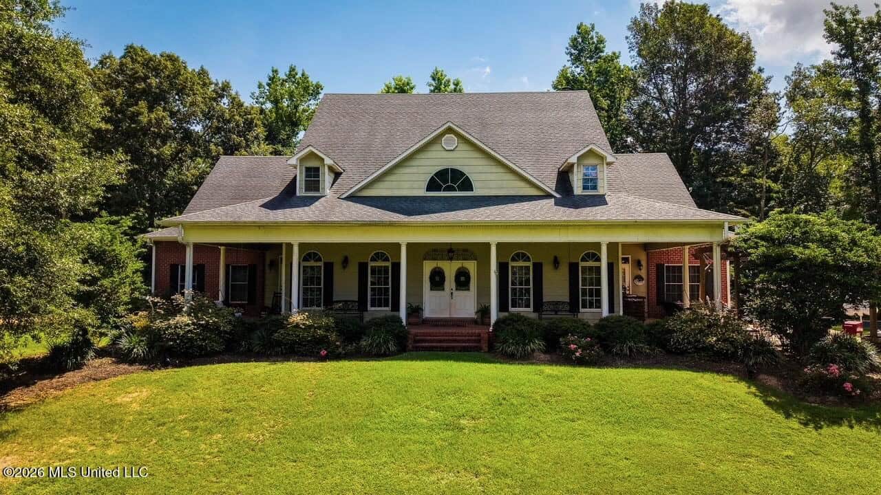 Luxury Country Estate on 70 Acres in Lawrence County