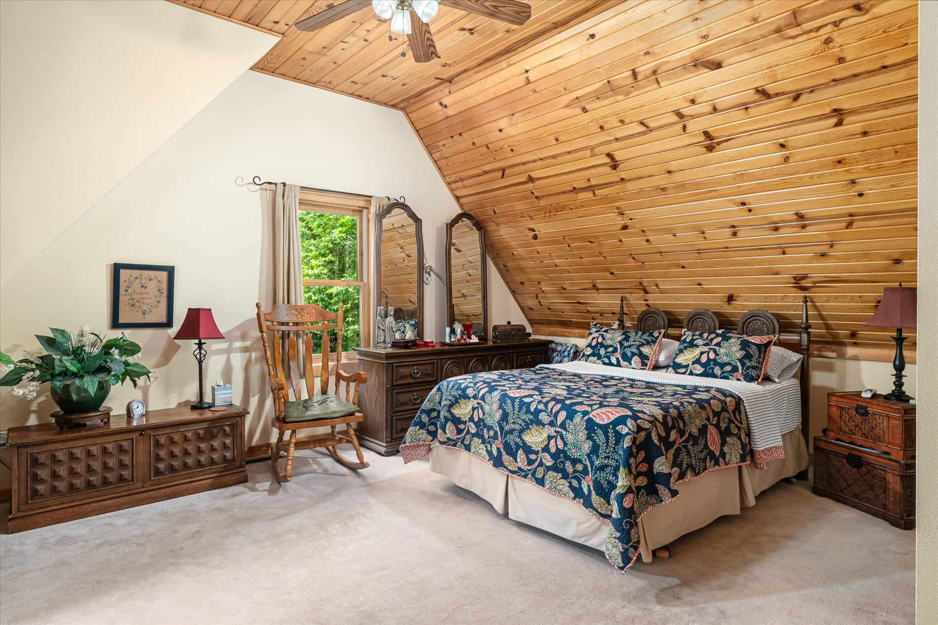 13.9 Wooded Acres, Log Home, SW Wisconsin Driftless Region For Sale
