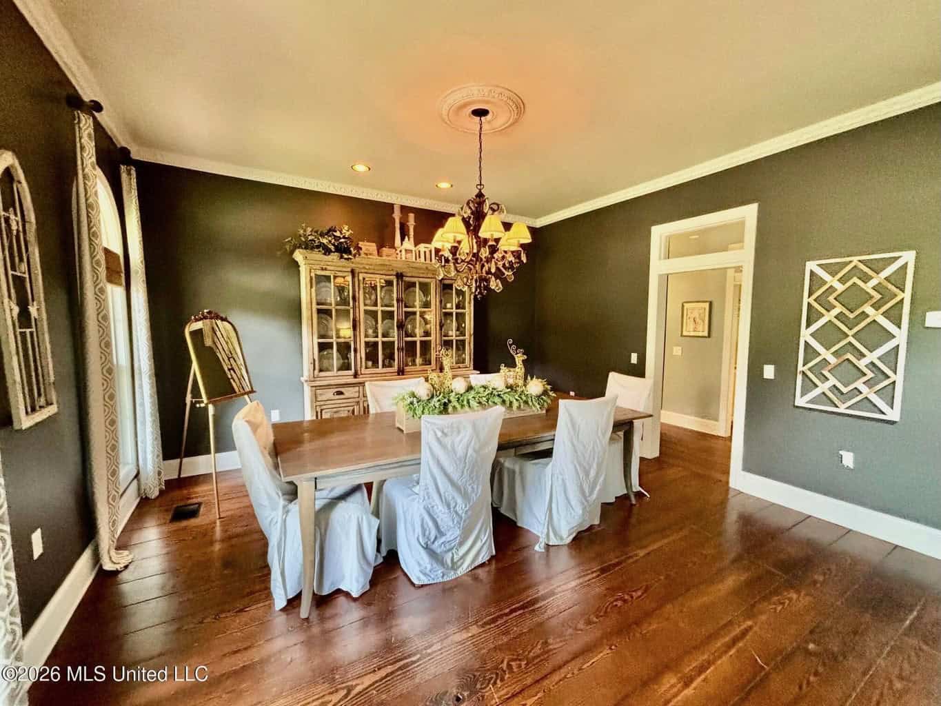 Luxury Country Estate on 70 Acres in Lawrence County