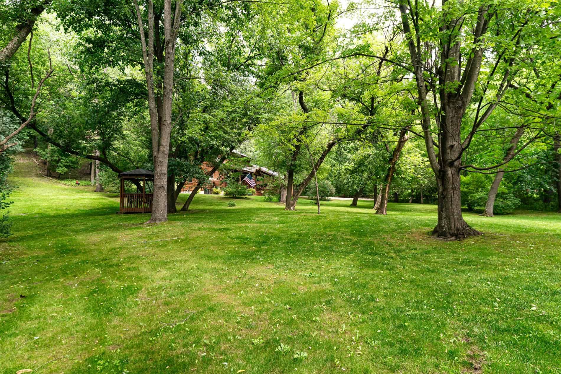 13.9 Wooded Acres, Log Home, SW Wisconsin Driftless Region For Sale