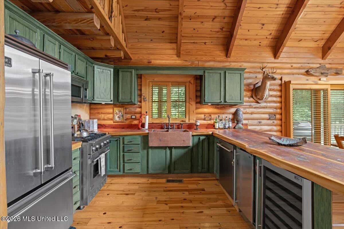Log Cabin on 25 Acres with Ponds in Southwest MS