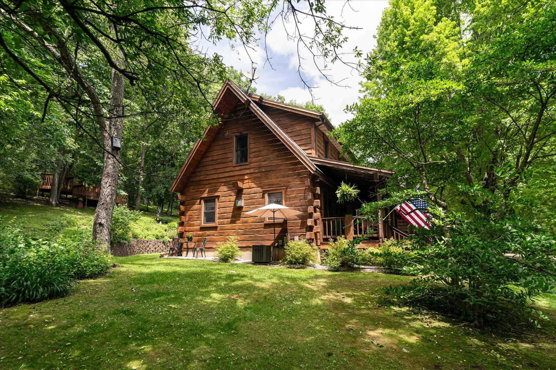 13.9 Wooded Acres, Log Home, SW Wisconsin Driftless Region For Sale