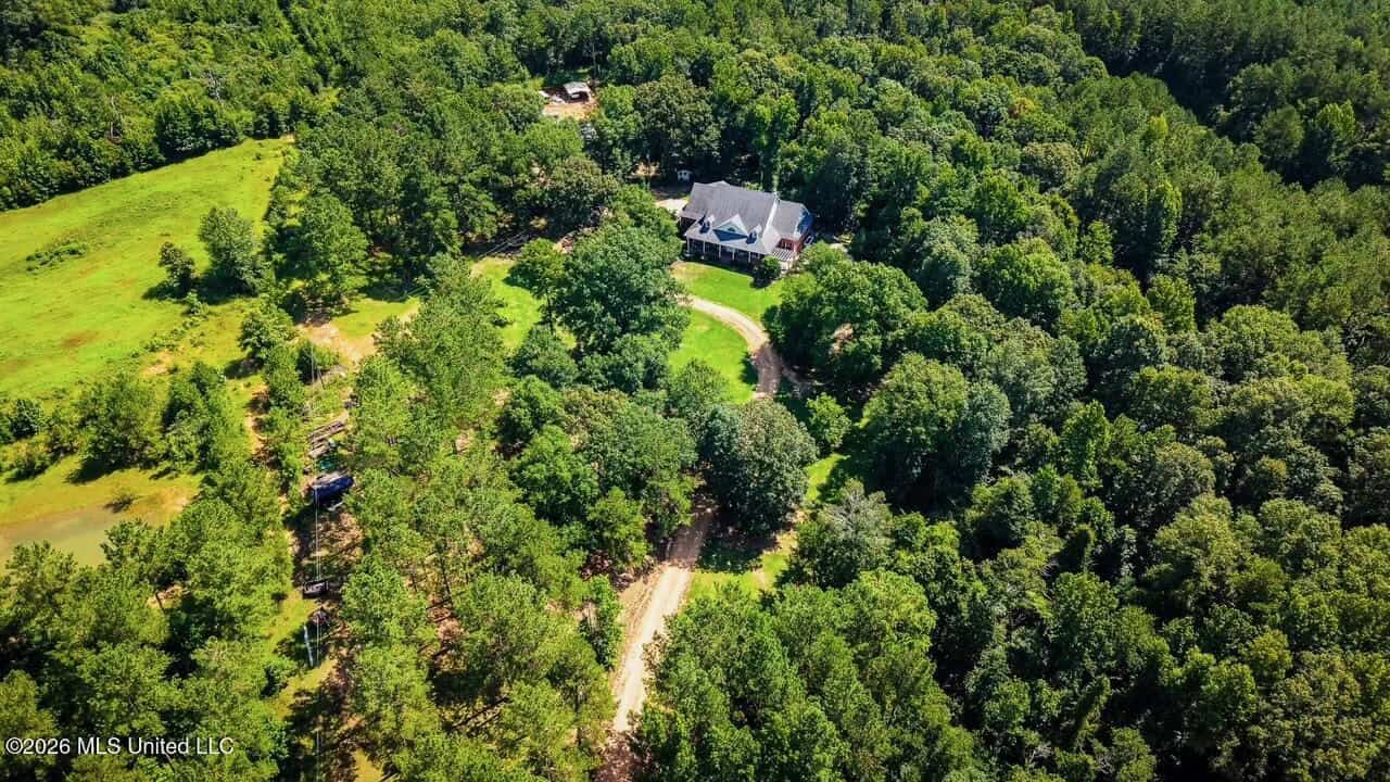 Luxury Country Estate on 70 Acres in Lawrence County