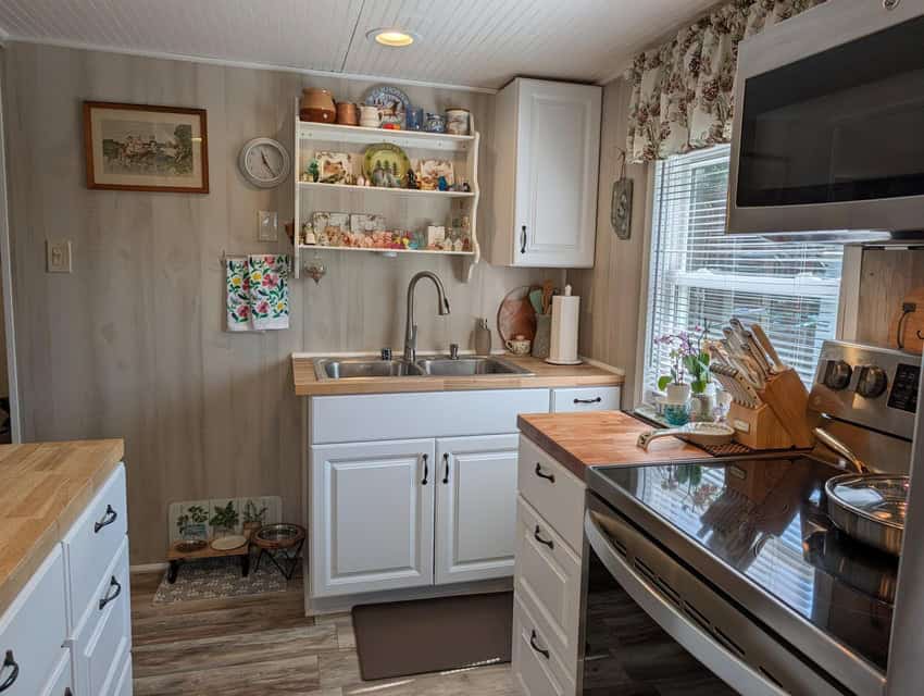 Updated Canada Creek Ranch Cabin on Three Lots Atlanta MI