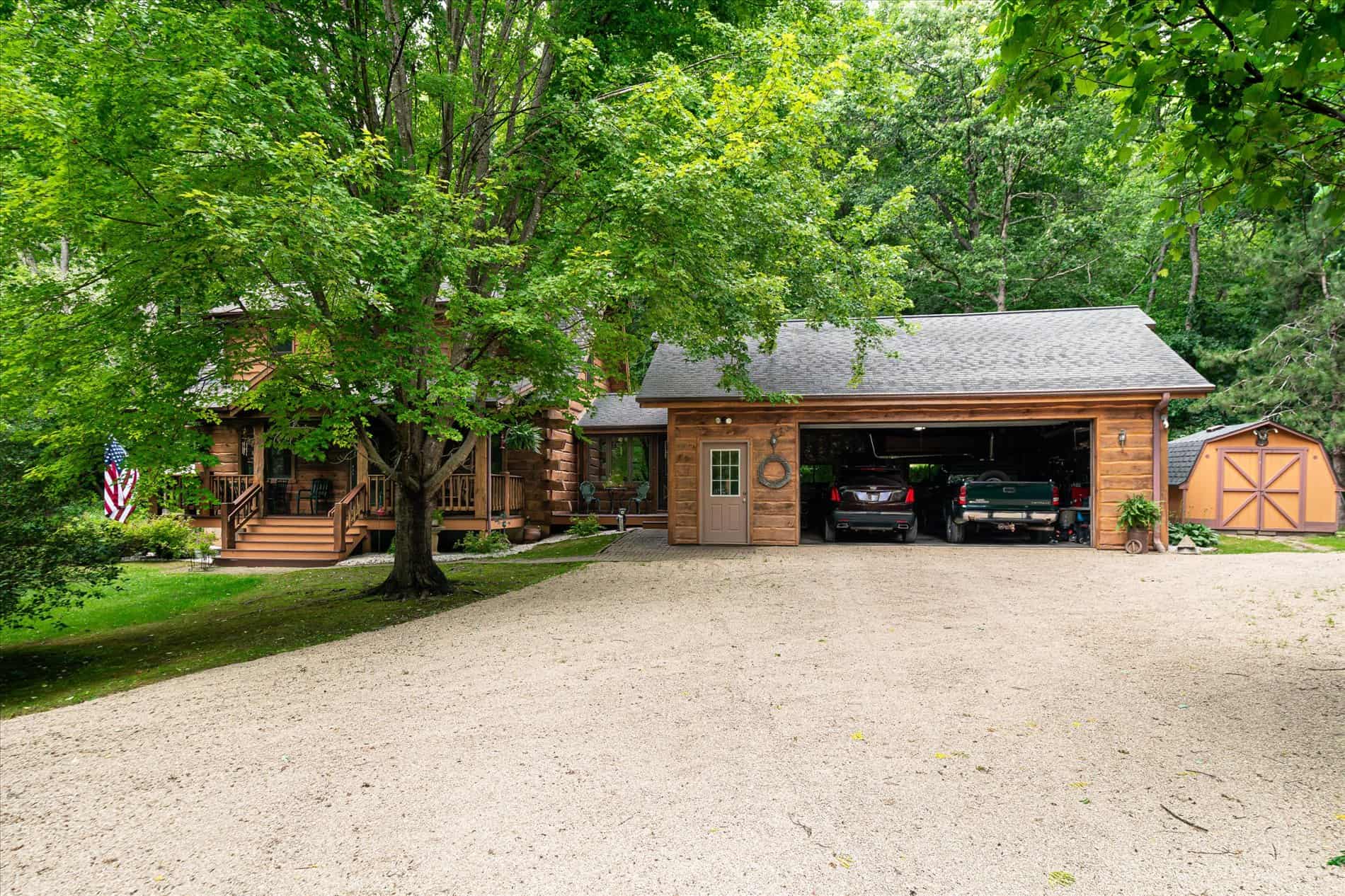 13.9 Wooded Acres, Log Home, SW Wisconsin Driftless Region For Sale