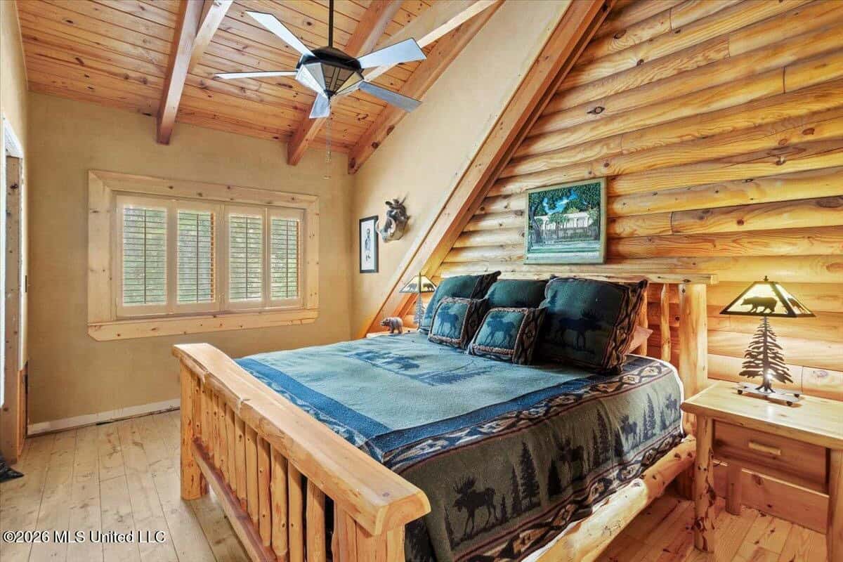 Log Cabin on 25 Acres with Ponds in Southwest MS