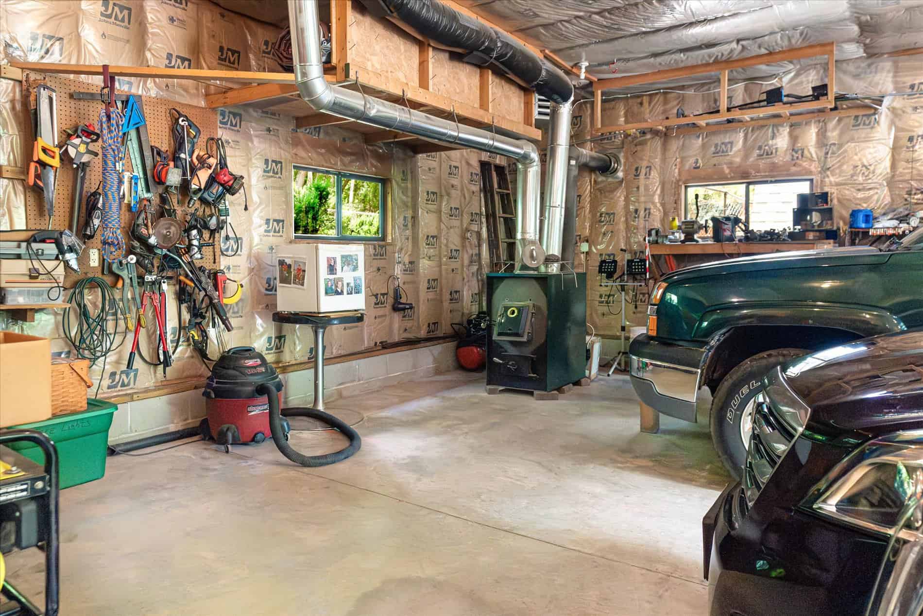 13.9 Wooded Acres, Log Home, SW Wisconsin Driftless Region For Sale