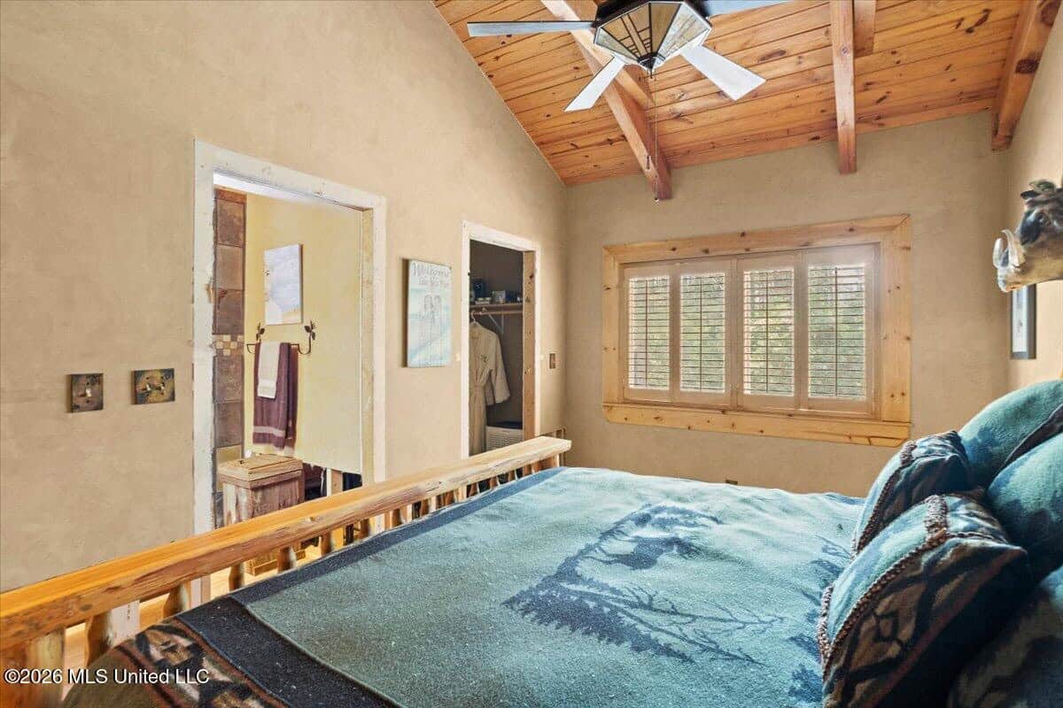 Log Cabin on 25 Acres with Ponds in Southwest MS